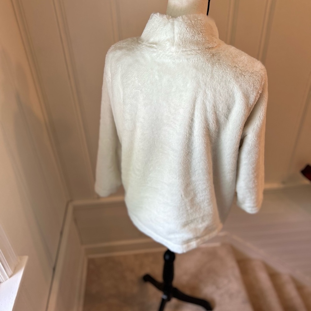 Banana Republic soft 3/4 sleeve cream sweatshirt - Picture 2 of 8